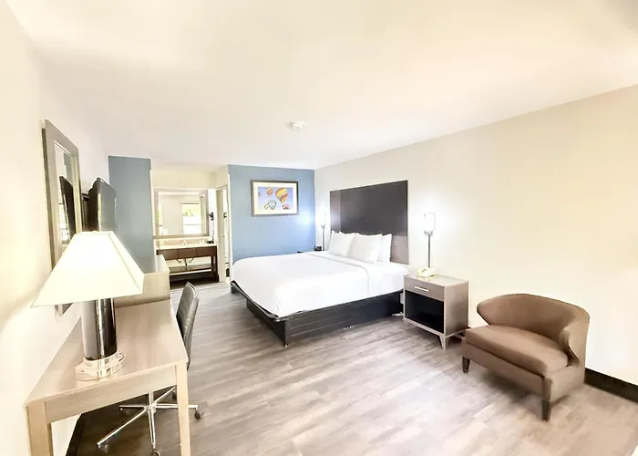 Baymont By Wyndham Hotel Tallahassee