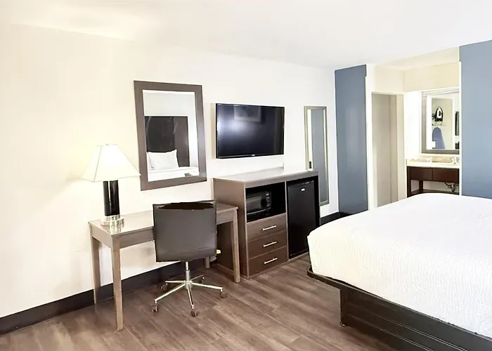 Hotel Baymont By Wyndham Tallahassee
