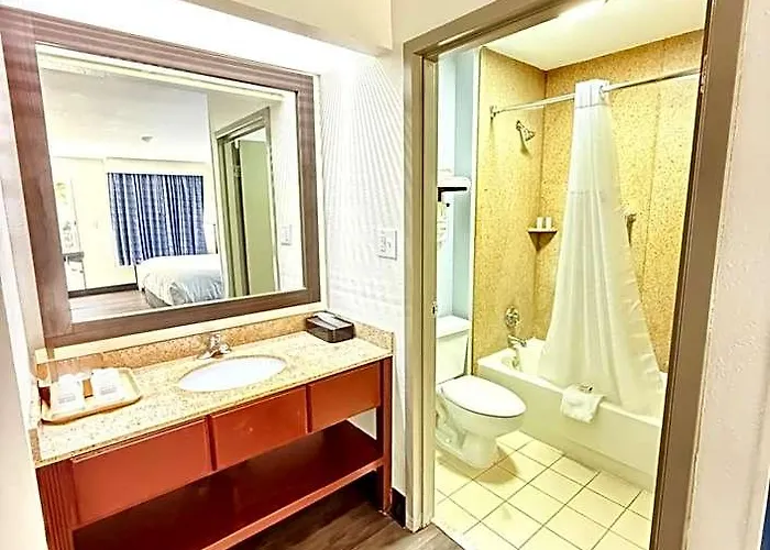 Baymont By Wyndham Hotel Tallahassee