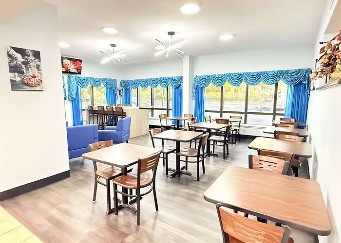 Hotel Baymont By Wyndham Tallahassee